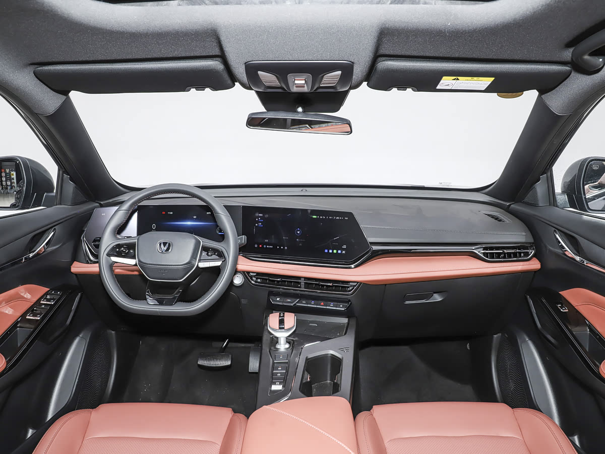X5 PLUS interior 1