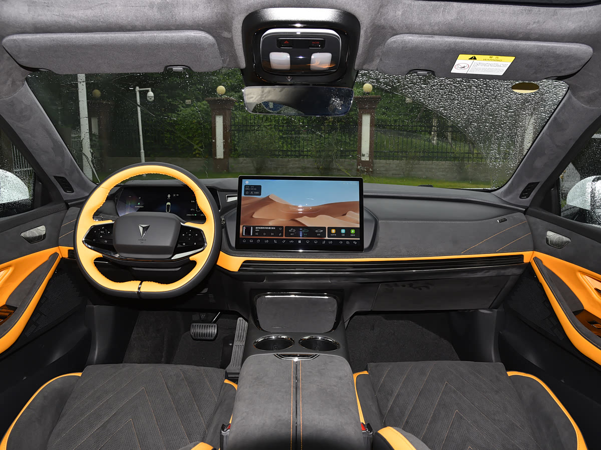 SL03 interior 1