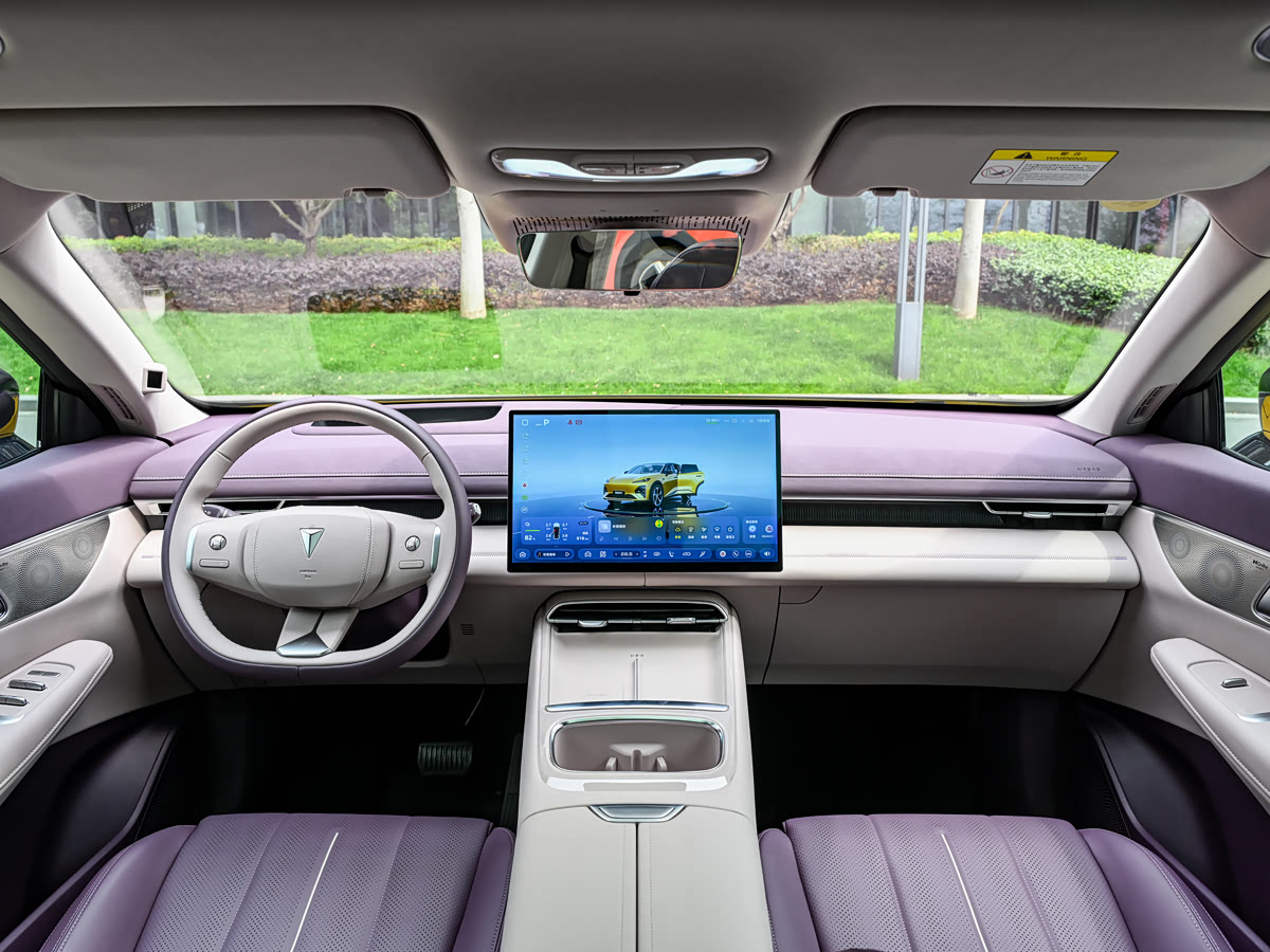 S07 interior 1