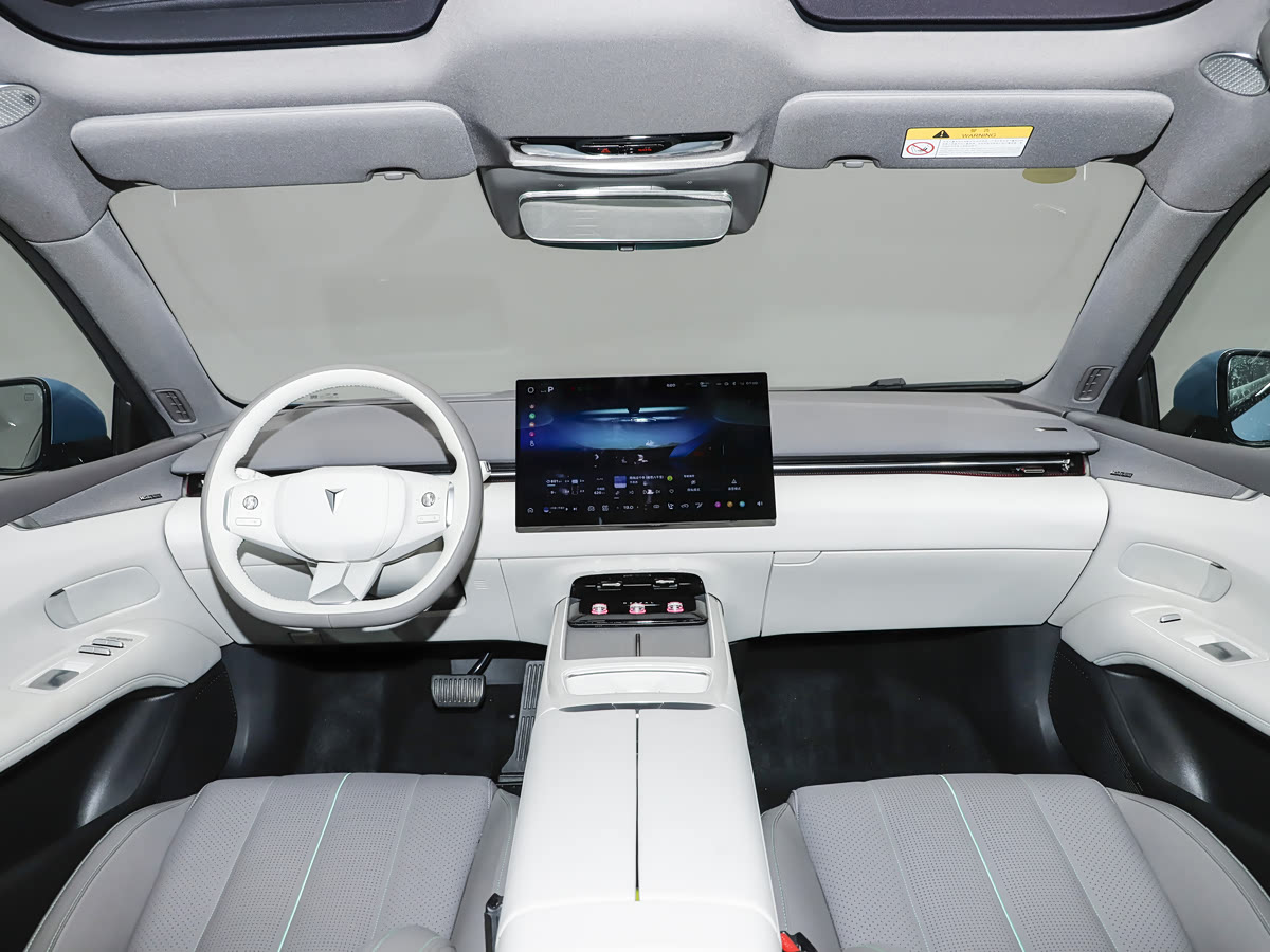 L07 interior 1